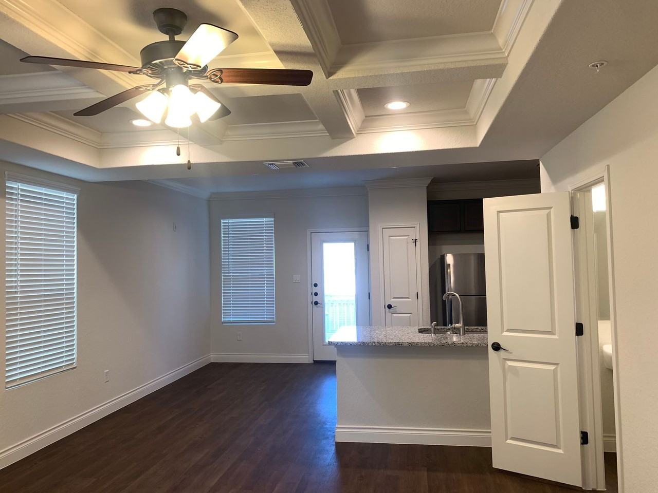 320 Untermaier St - Photo 5 of 21