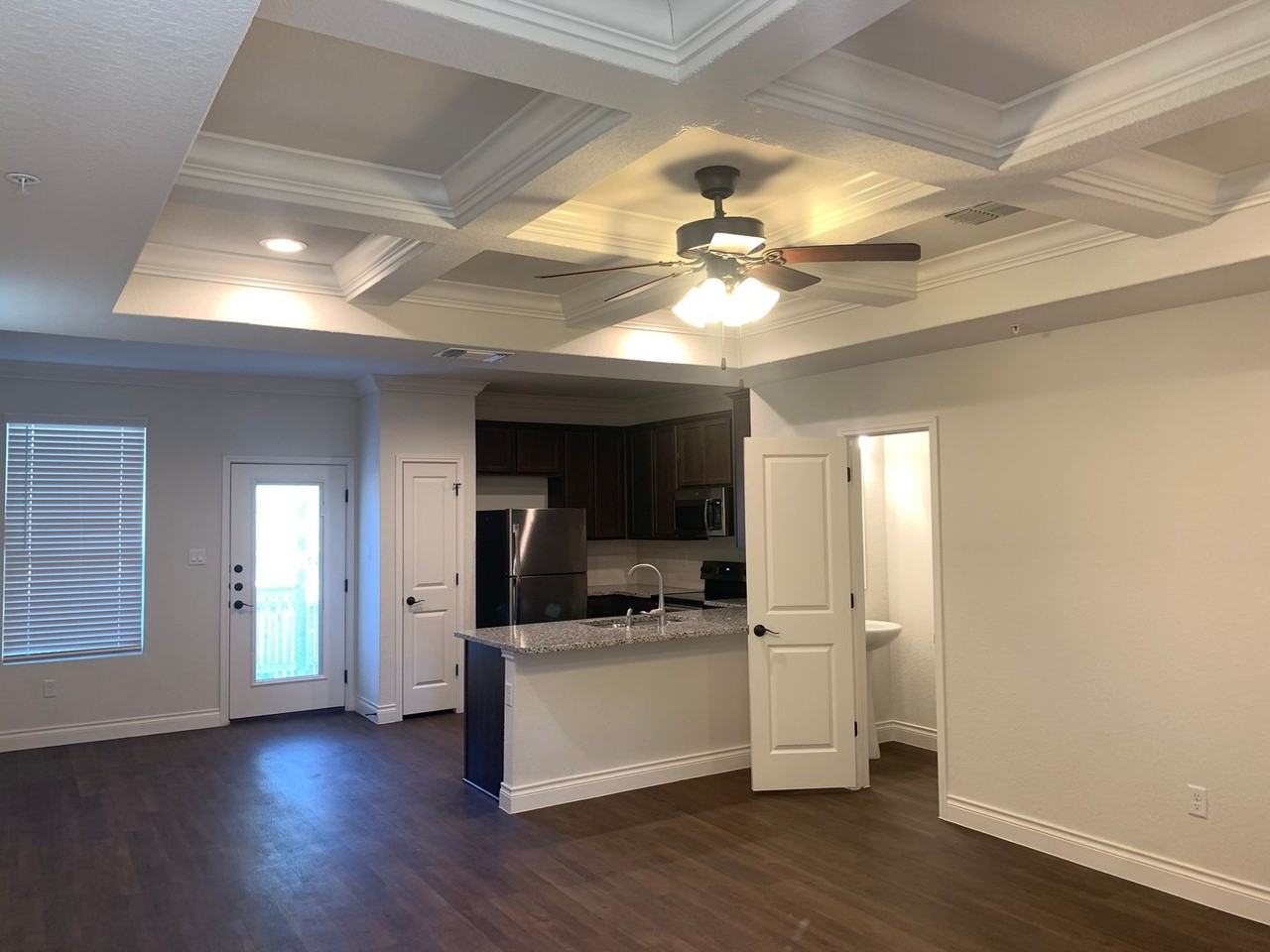 320 Untermaier St - Photo 6 of 21