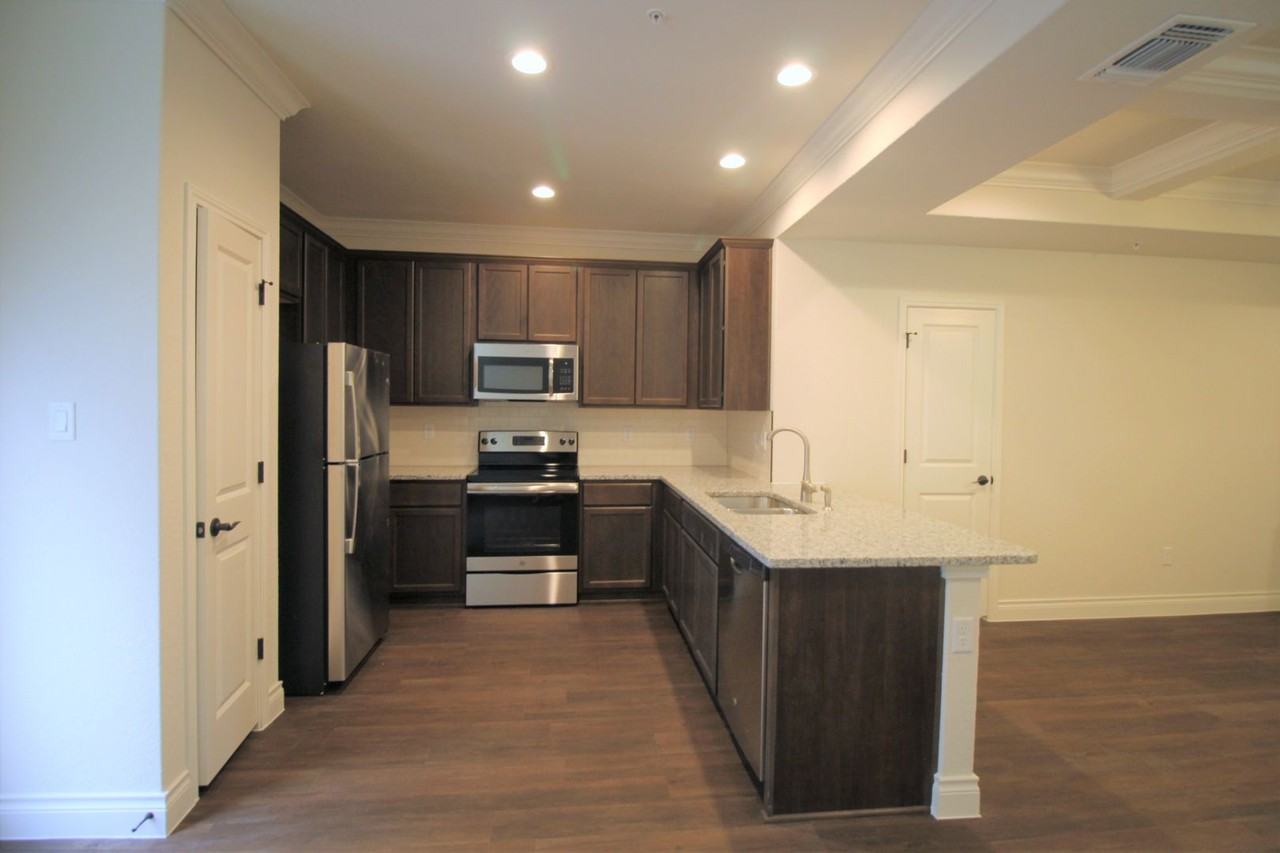 320 Untermaier St - Photo 7 of 21