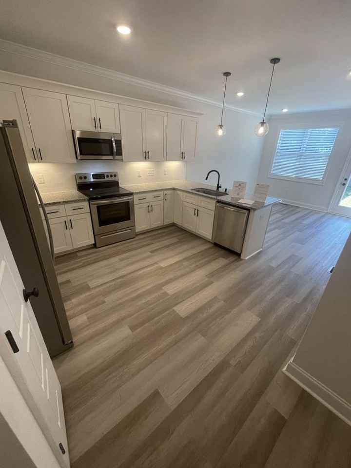 208 W Sycamore St - Photo 4 of 25