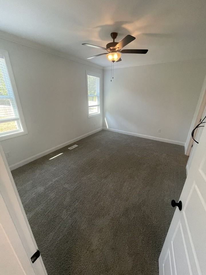 208 W Sycamore St - Photo 7 of 25