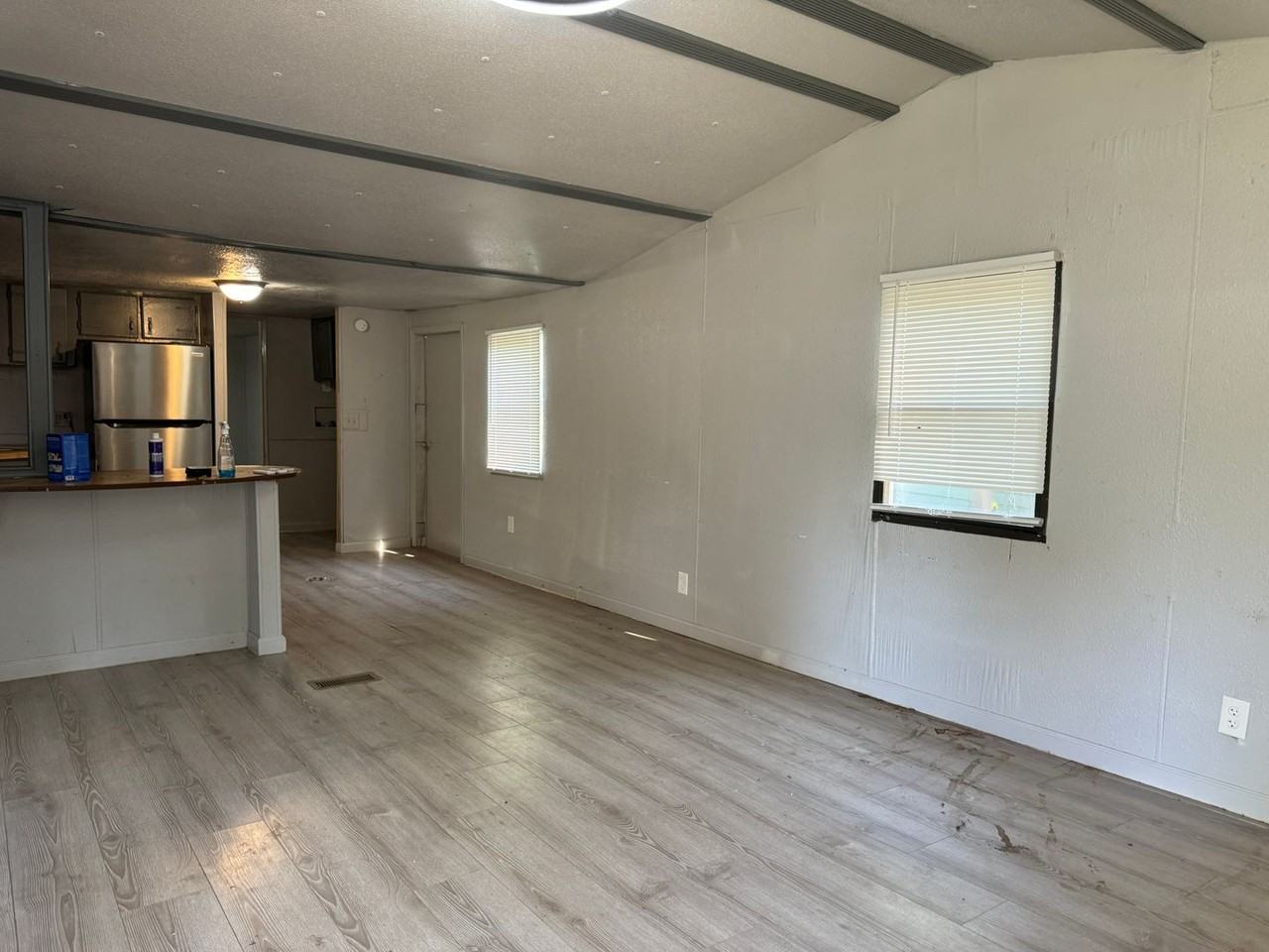 Hanson Apartments - Photo 2 of 5