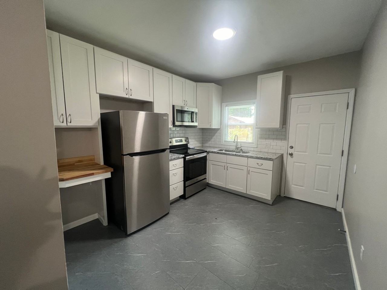 1622 Quendo Ave - Photo 3 of 6