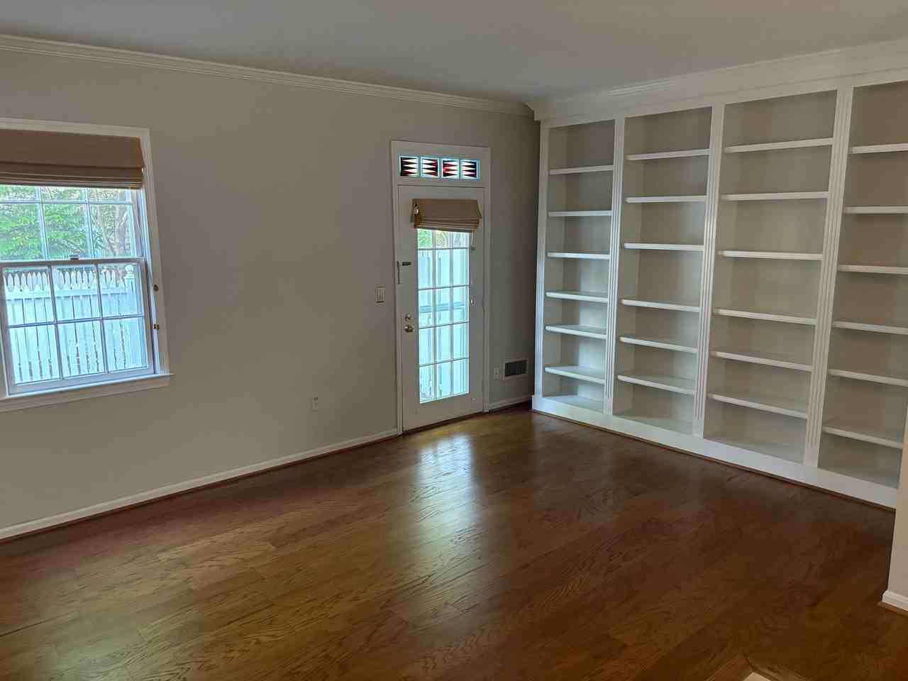 1037 N Pitt St - Photo 3 of 25