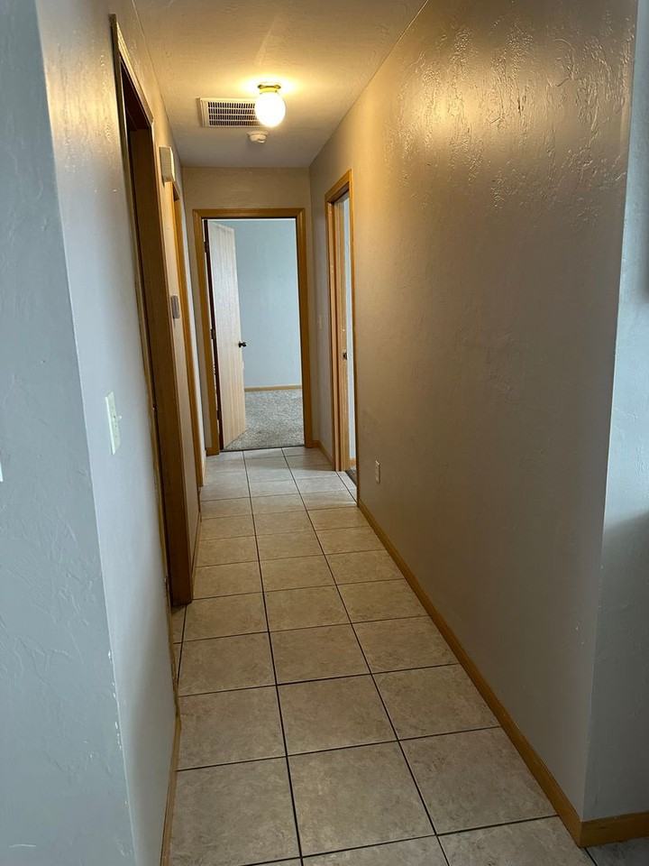 1218 Lake Dr - Photo 2 of 9