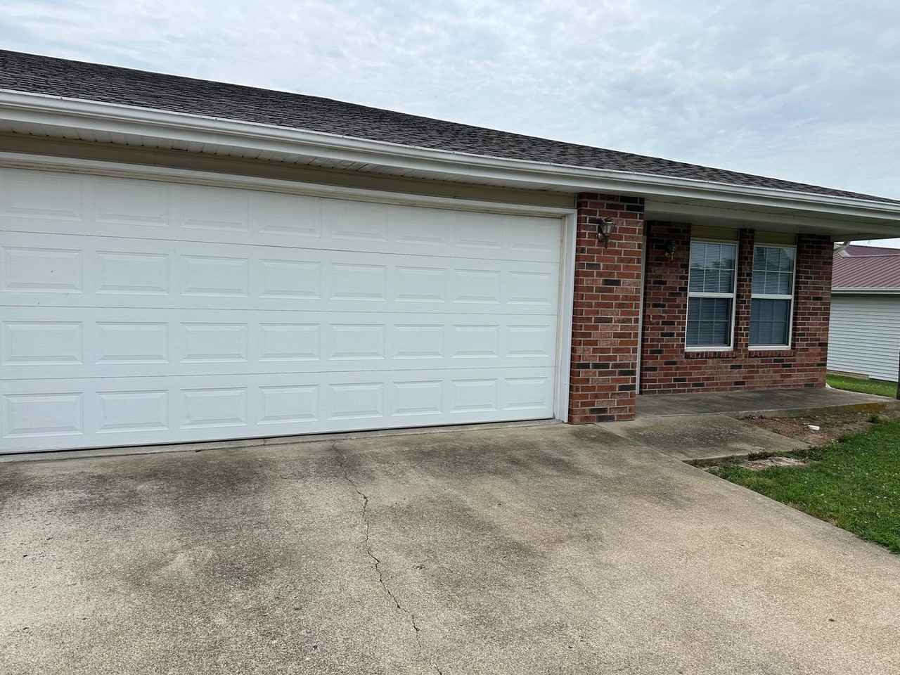 1218 Lake Dr - Photo 3 of 9
