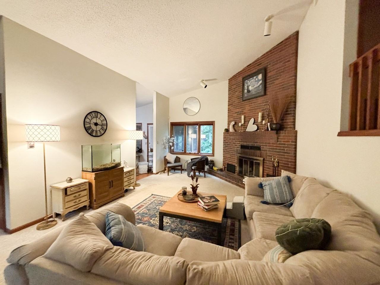 4002 Coachman Rd - Photo 3 of 23