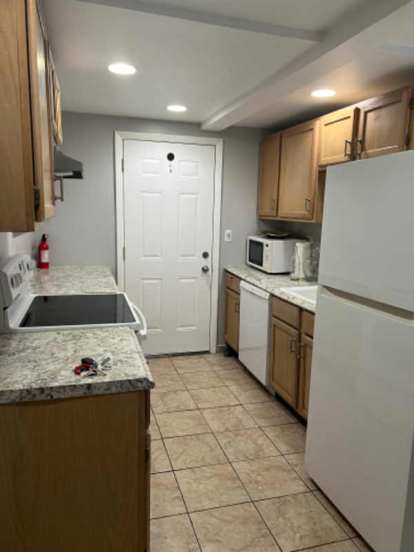 1239 W Foster Ave #G - Photo 2 of 6