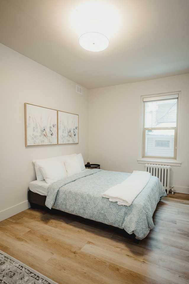 247 Young Street - Photo 5 of 11