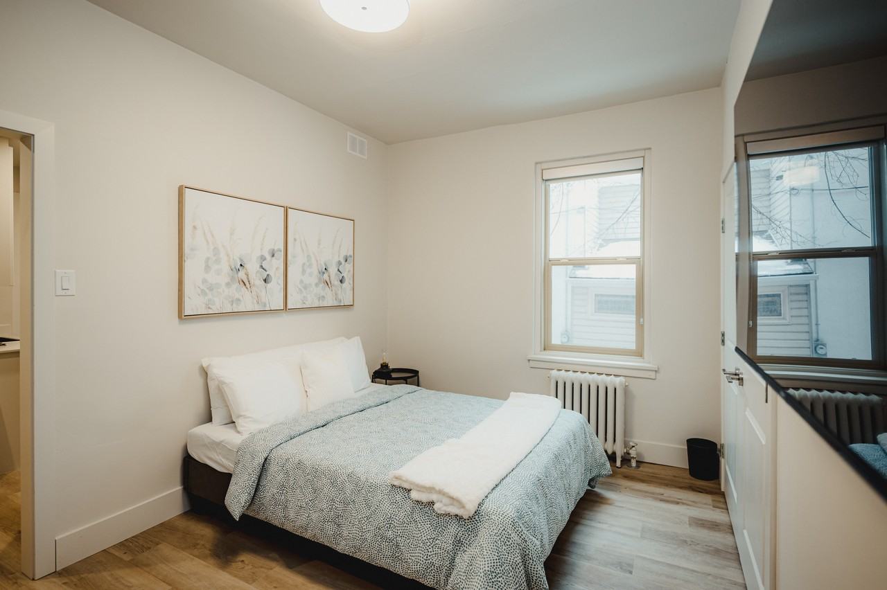 247 Young Street - Photo 6 of 11
