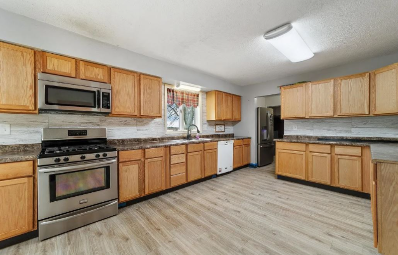 8333 N 300 W - Photo 2 of 16