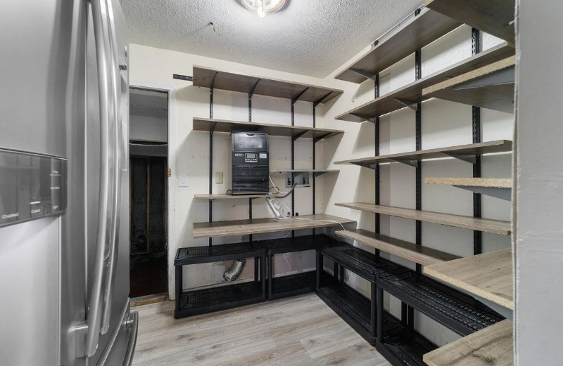 8333 N 300 W - Photo 3 of 16