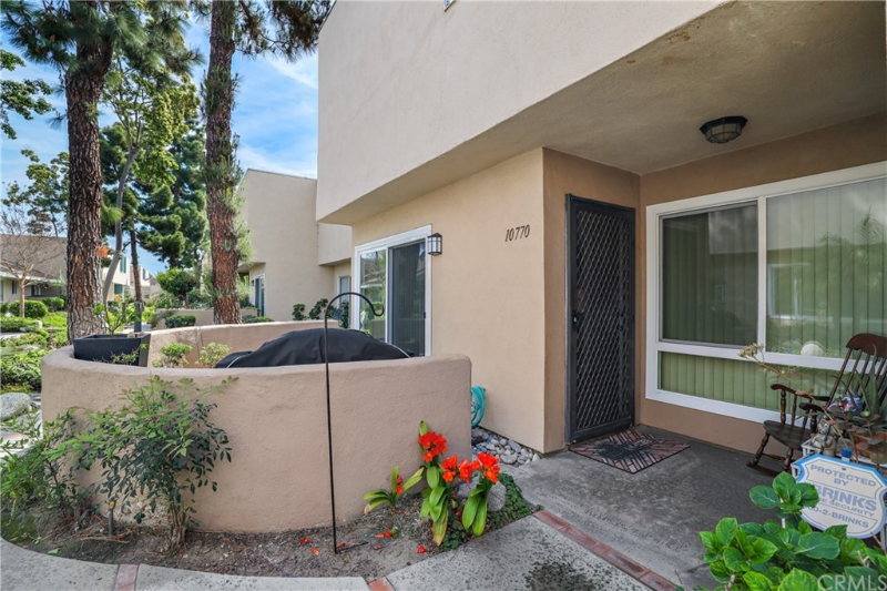 10770 Knott Ave - Photo 2 of 20