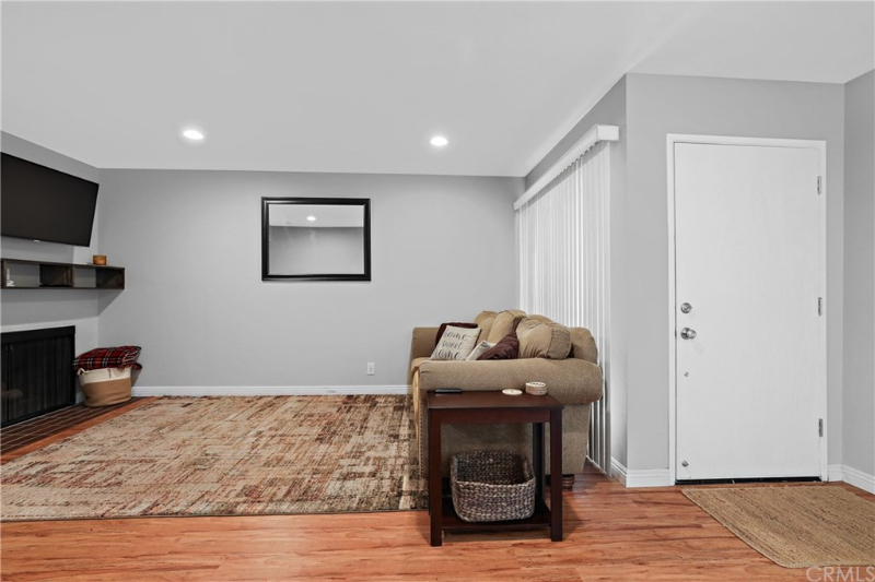 10770 Knott Ave - Photo 3 of 20