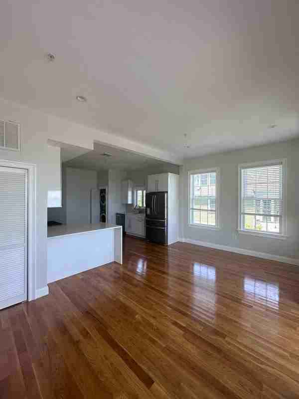 148 Winthrop Shore Dr #5 - Photo 2 of 12