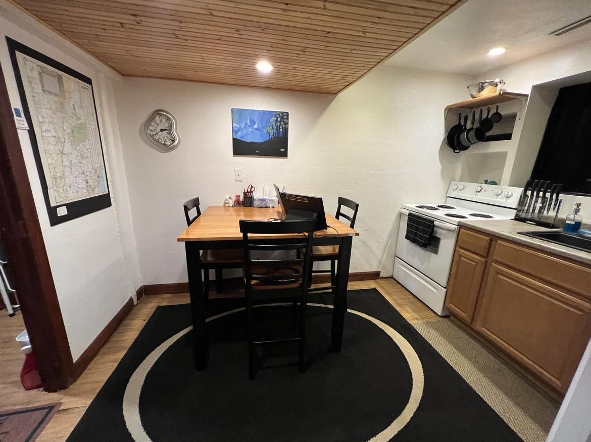 9 Putney Cir #B - Photo 6 of 12