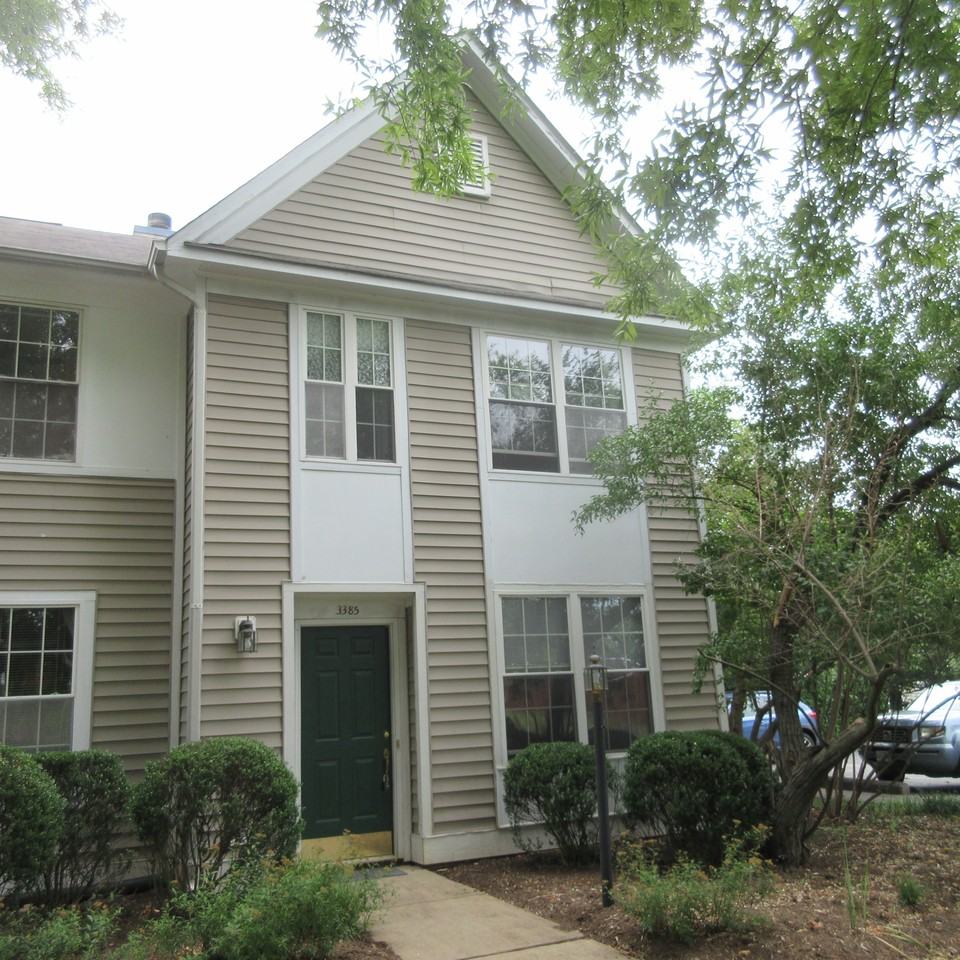 3385 Worth Crossing - Photo 2 of 15