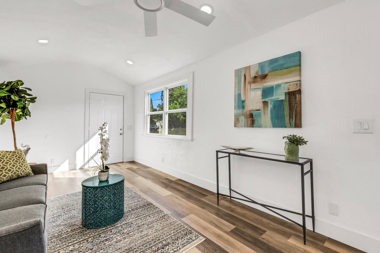 3800 21st St N - Photo 3 of 35