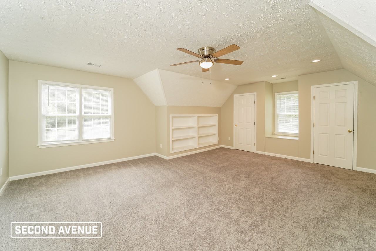 269 Yorkshire Pl - Photo 7 of 14