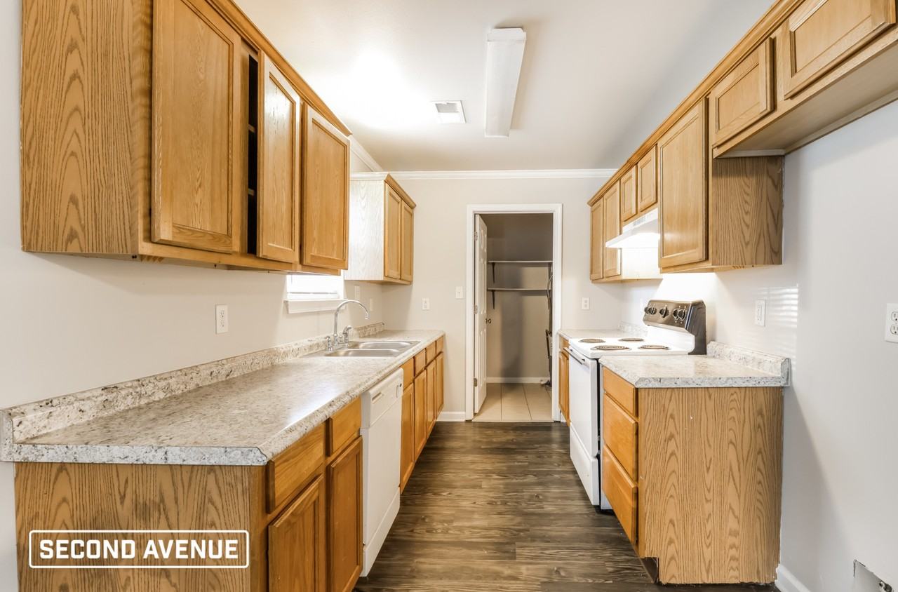 203 Glen Oaks Dr - Photo 2 of 21