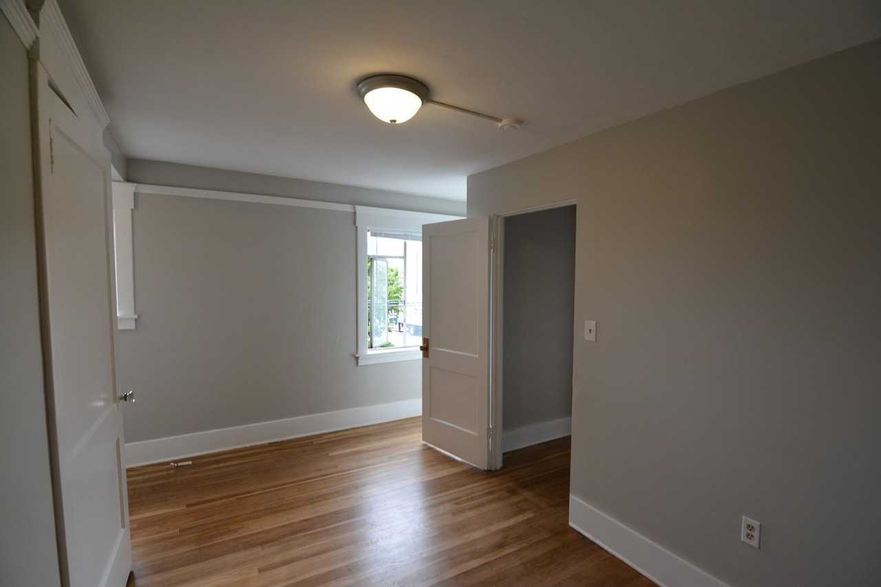 Beacon Apartments - Photo 7 of 18
