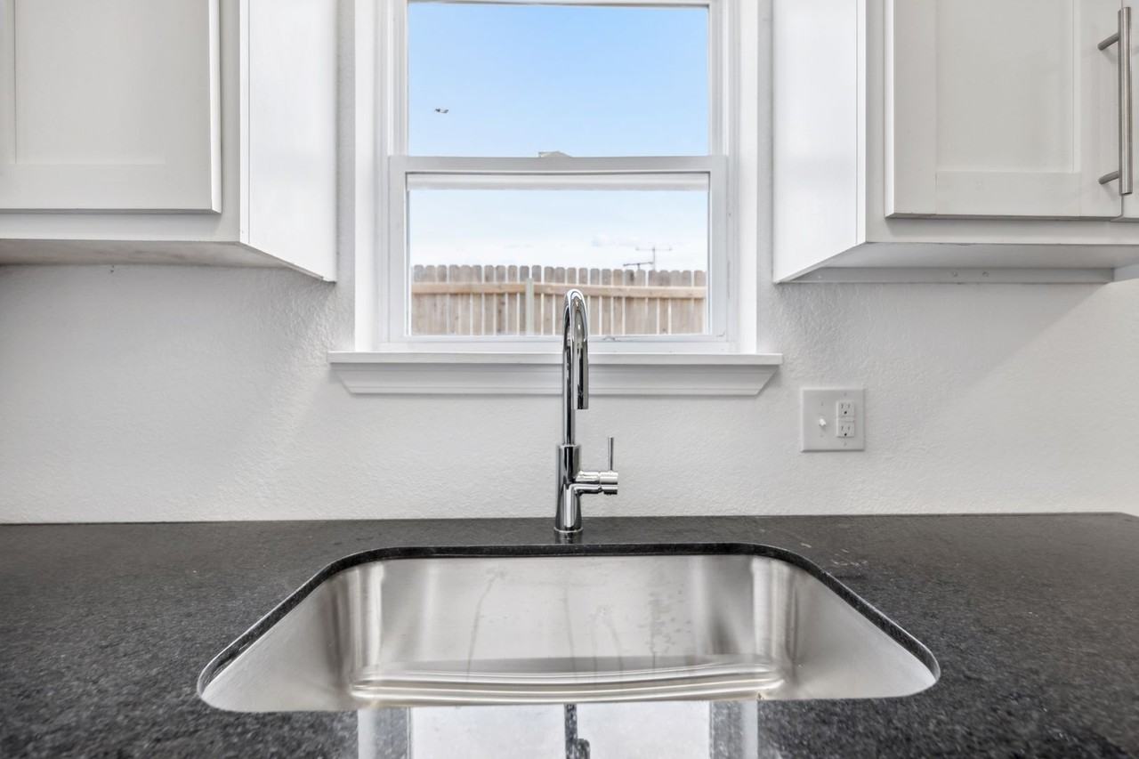 1148 S Memorial Apartments - Photo 2 of 10