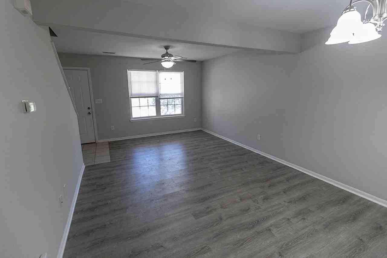 1421 Bodie Dr - Photo 5 of 32