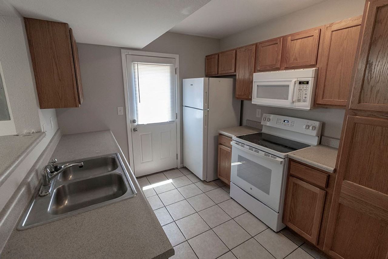 1421 Bodie Dr - Photo 6 of 32