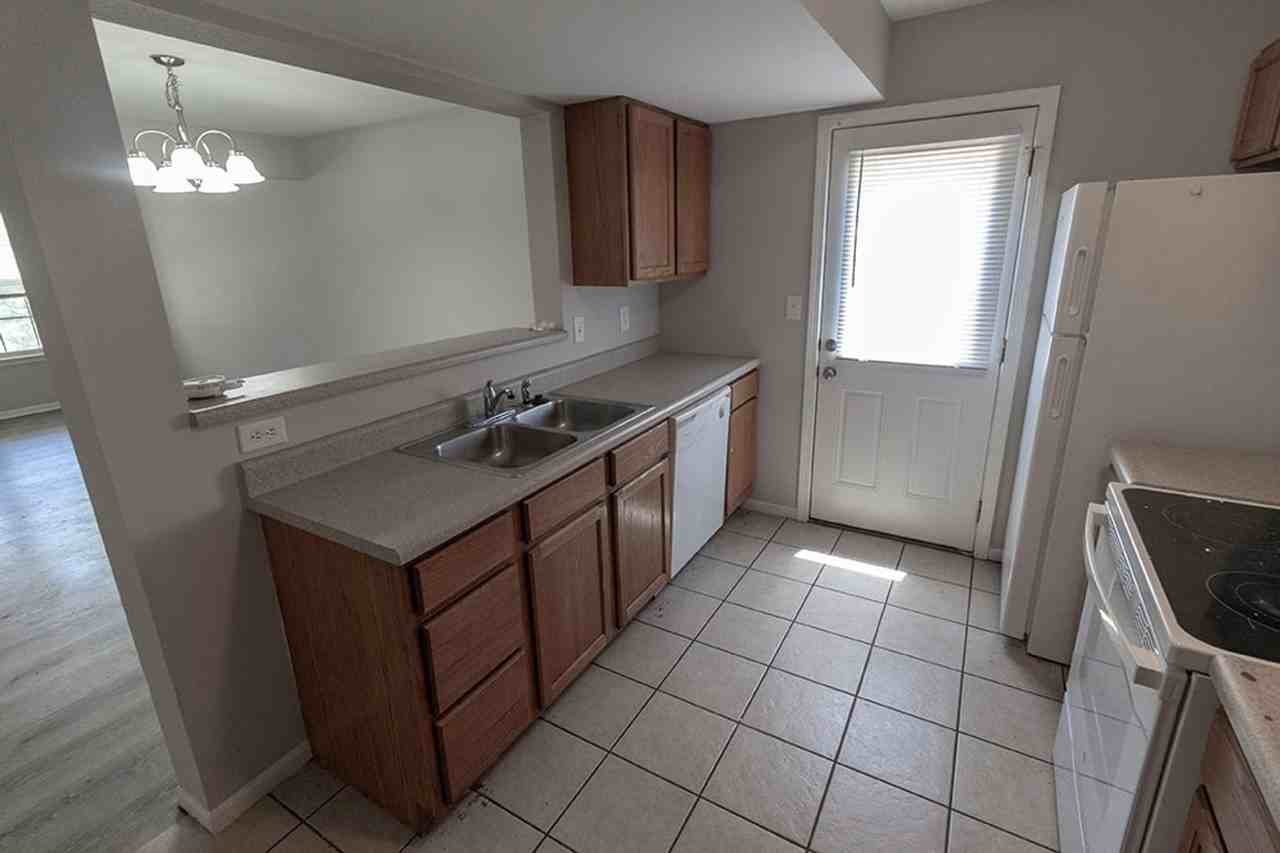 1421 Bodie Dr - Photo 7 of 32