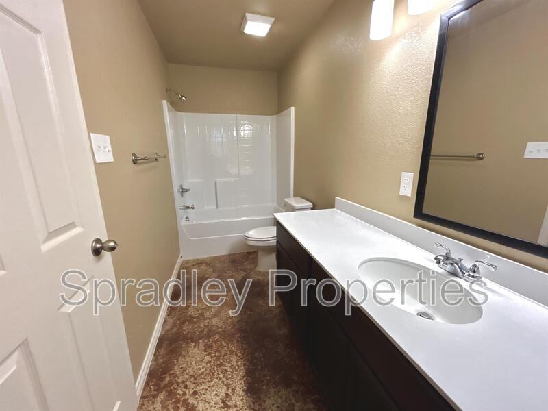 1008 Llano Ct Apt B - Photo 5 of 12