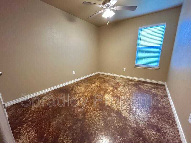1008 Llano Ct Apt B - Photo 6 of 12