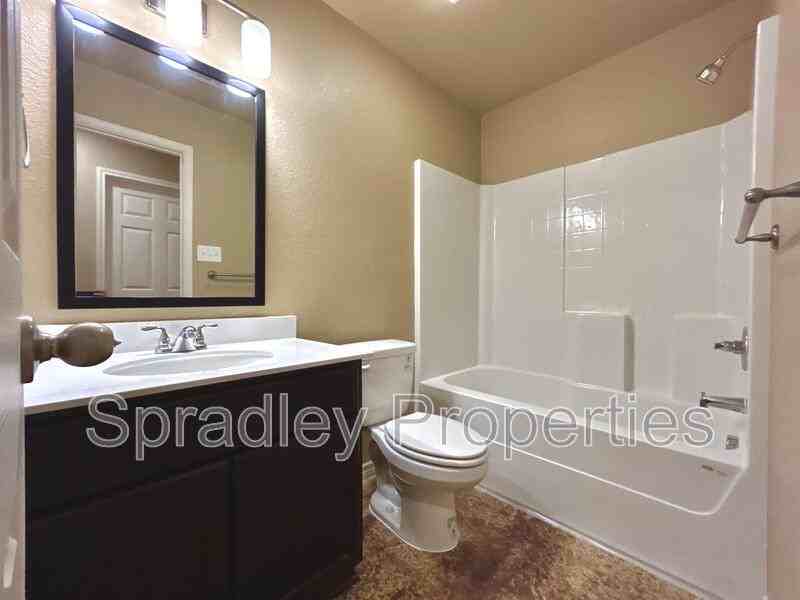 1008 Llano Ct Apt B - Photo 7 of 12