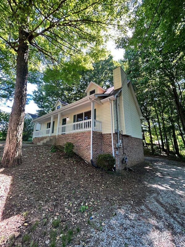 1310 Sun Valley Rd - Photo 3 of 24