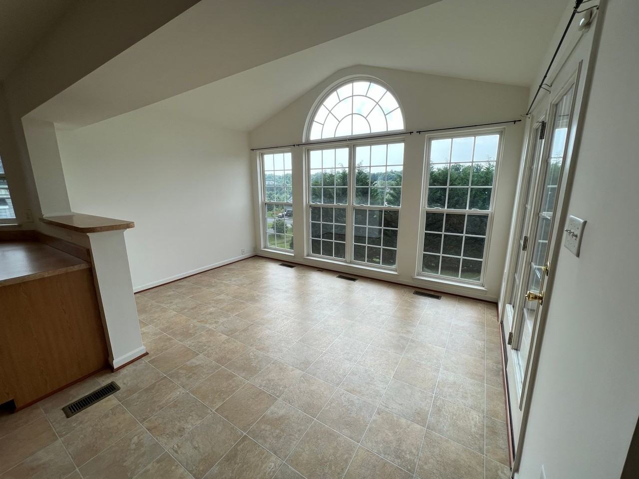 128 Elizabeth Dr - Photo 2 of 50