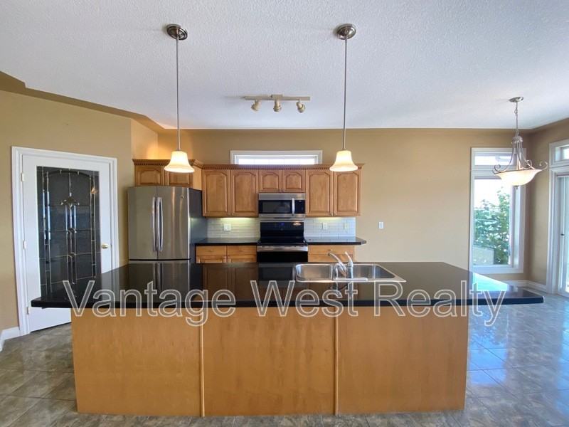 1617 Braeburn Crt - Photo 2 of 42