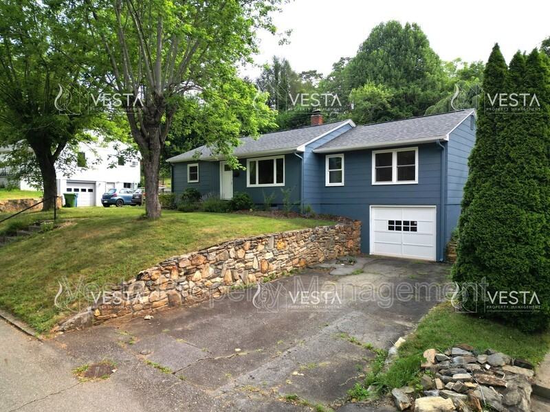 18 Pinewood Pl - Photo 3 of 49