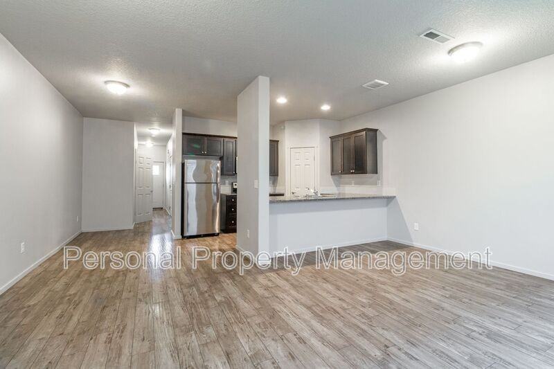 1311 Ne 82nd Way - Photo 4 of 20