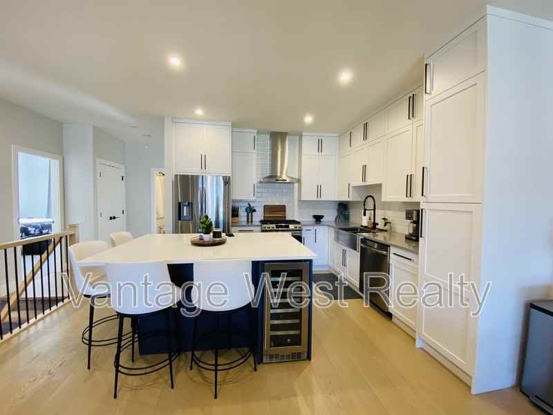 9001 Tyndall Rd - Photo 3 of 32