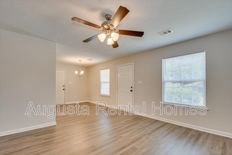 3408 Princess Ct - Photo 5 of 29