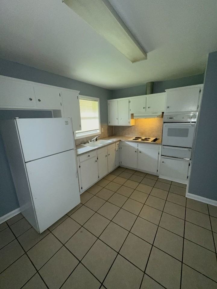 2476 Blan St - Photo 3 of 10