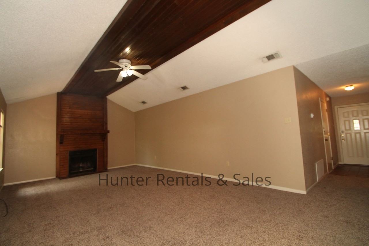 809 Beaver Trl - Photo 3 of 25