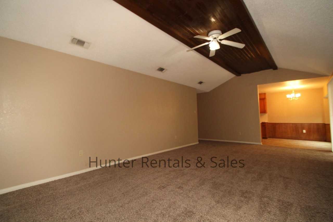 809 Beaver Trl - Photo 6 of 25