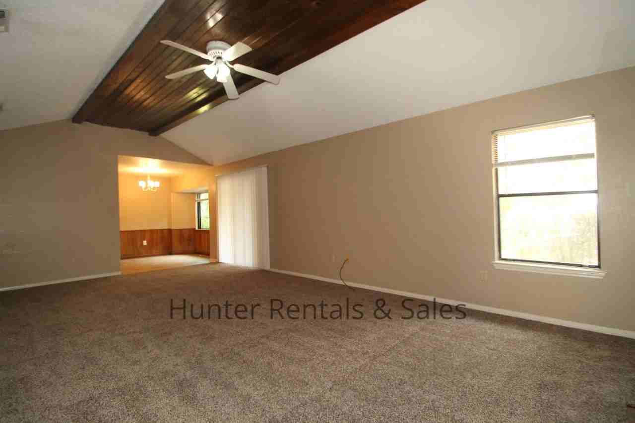 809 Beaver Trl - Photo 4 of 25