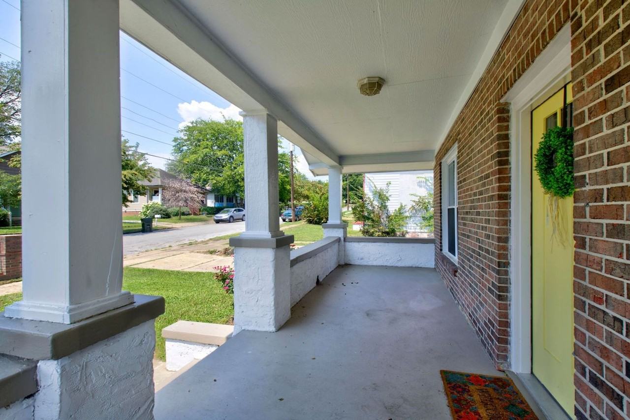 2111 Oak St - Photo 2 of 30