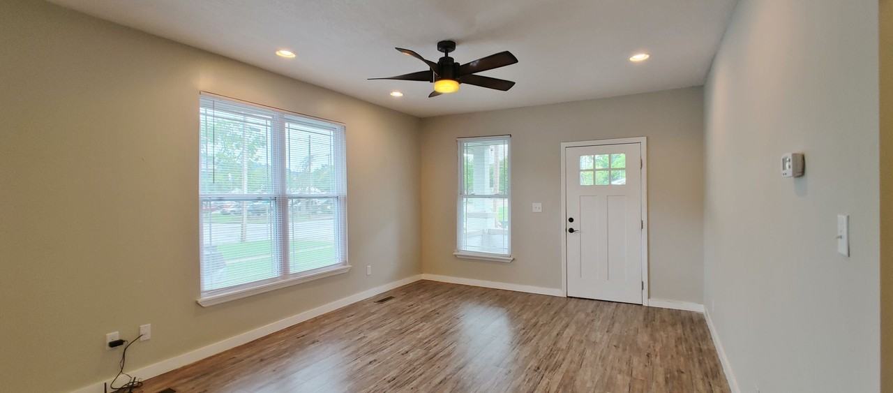 2111 Oak St - Photo 6 of 30