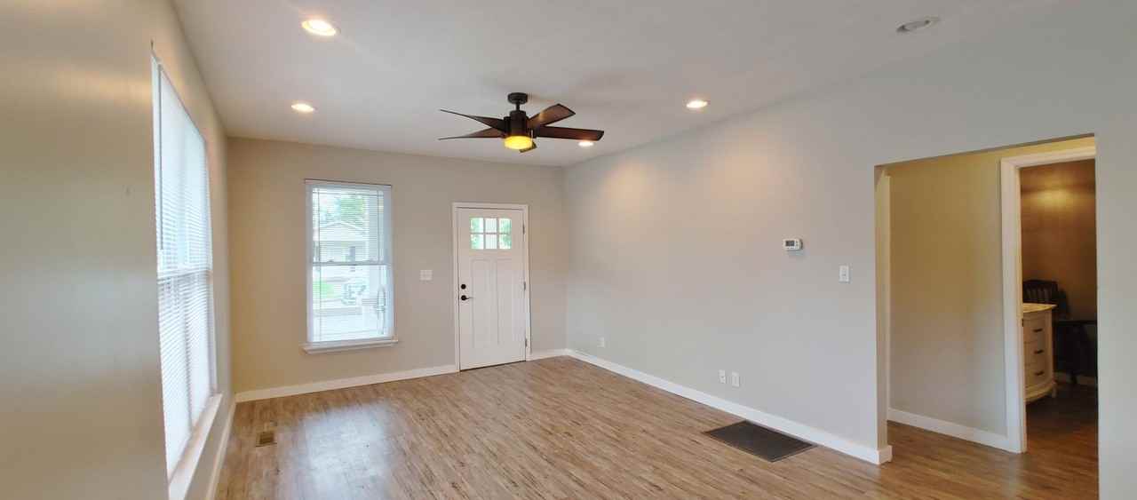 2111 Oak St - Photo 4 of 30