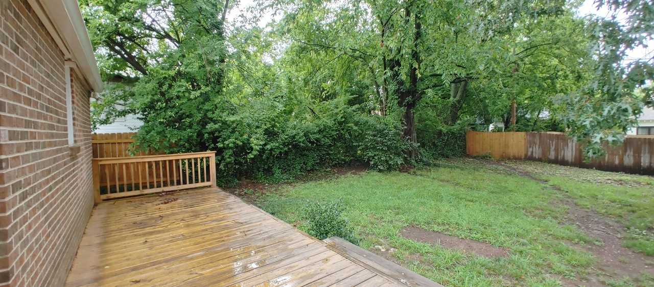 2111 Oak St - Photo 3 of 30