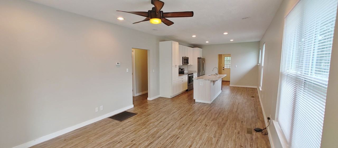2111 Oak St - Photo 4 of 30