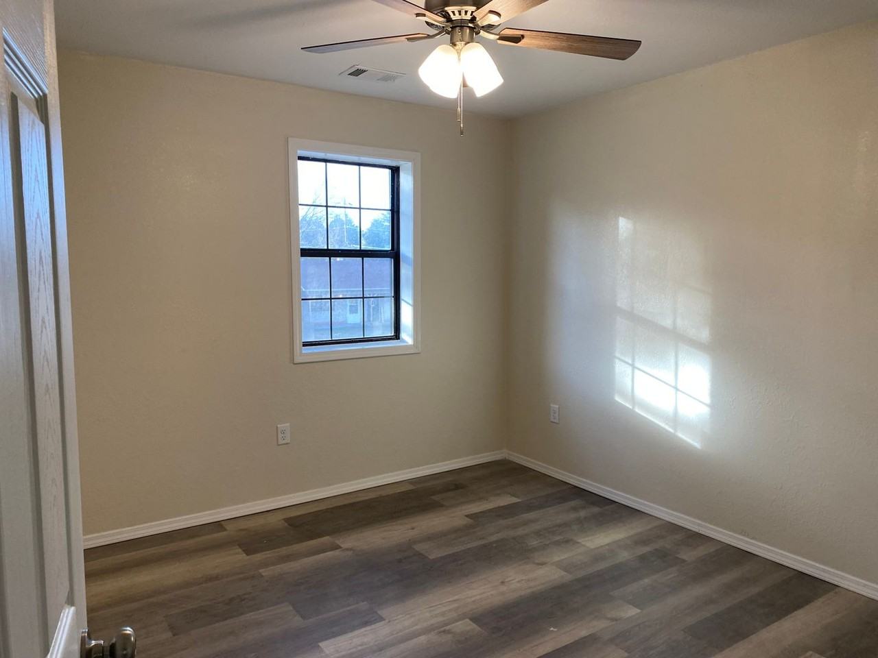 1205 S Muskogee Ave - Photo 5 of 11