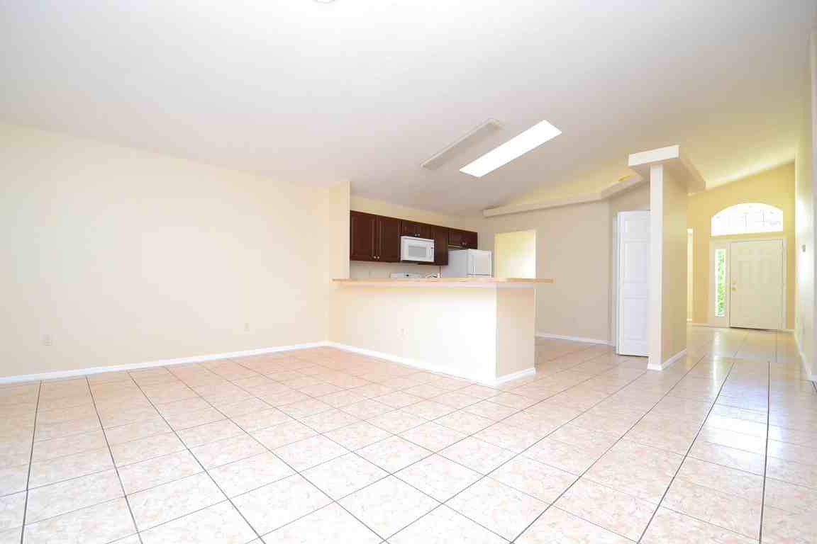 549 Tall Oaks Ter - Photo 6 of 15